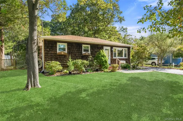 50 Eatondale AVE, Blue Point, NY 11715