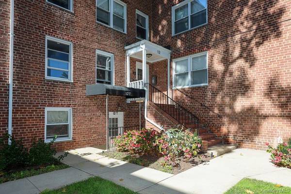 12 Edwards ST #1B, Roslyn Heights, NY 11577