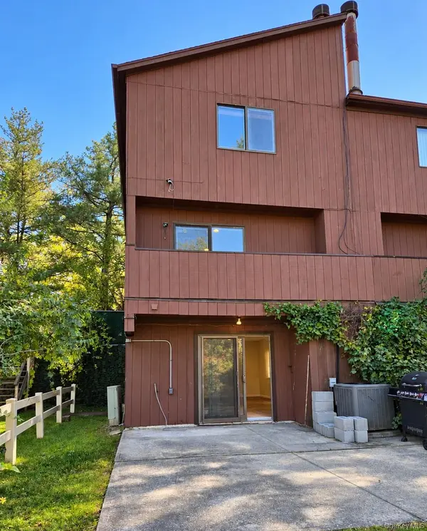 971 W Fingerboard RD, Staten Island, NY 10304