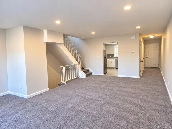 971 W Fingerboard RD, Staten Island, NY 10304