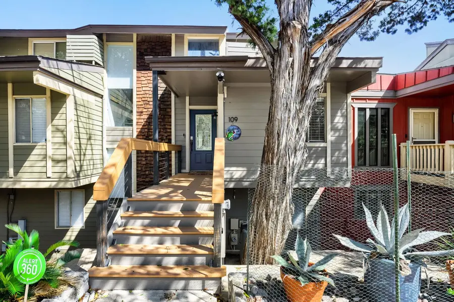 109 Comanche PT, Point Venture, TX 78645
