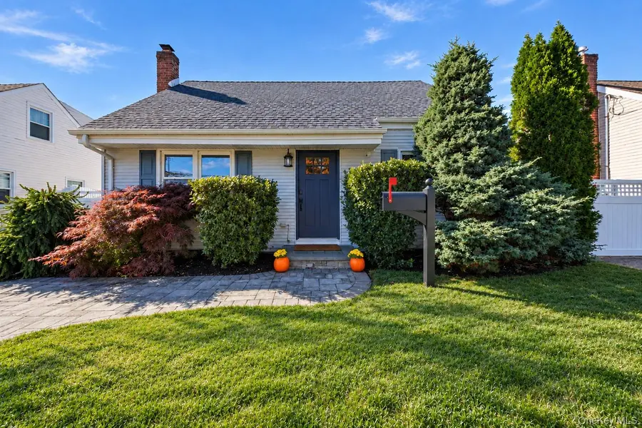 112 Rosebud AVE, Merrick, NY 11566