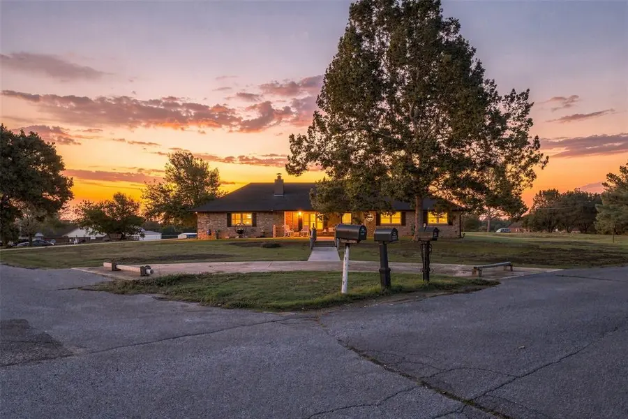 6100 Edendale DR, Newalla, OK 74857