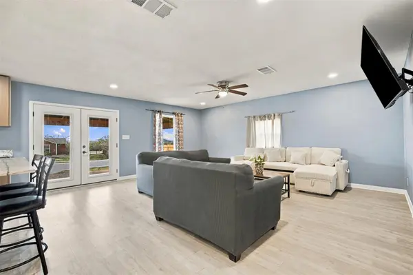 820 Los Milagros DR, Dale, TX 78616