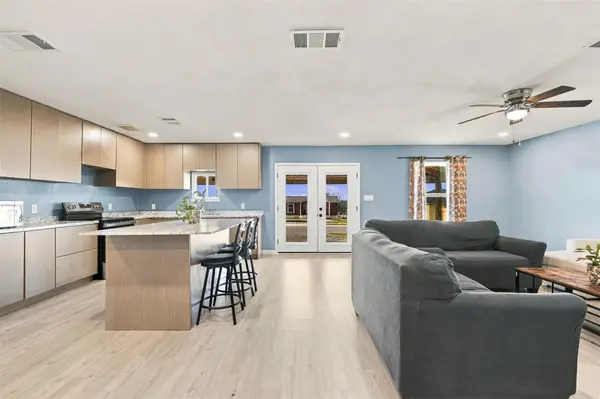 820 Los Milagros DR, Dale, TX 78616