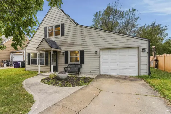 2137 Halls LNDG, Manhattan, KS 66502