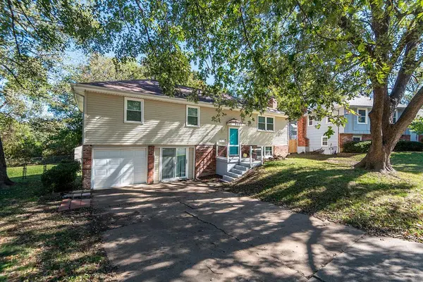 8401 Arlington AVE, Raytown, MO 64138