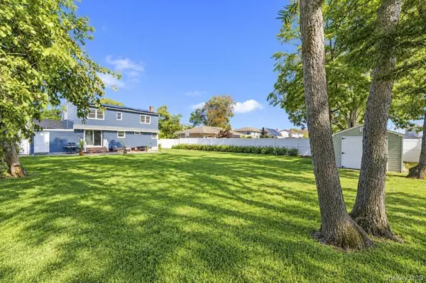 48 Prairie DR, North Babylon, NY 11703