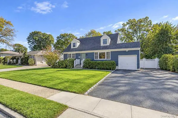 48 Prairie DR, North Babylon, NY 11703