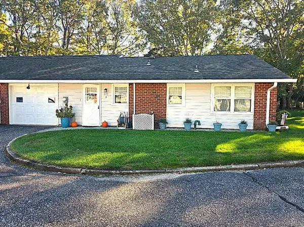 177 Ventry CT #A, Ridge, NY 11961