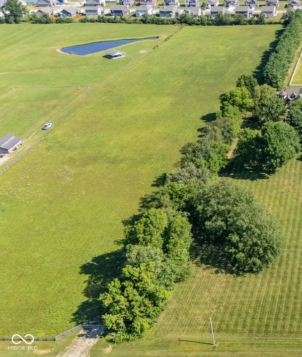 992 W Stones Crossing RD, Greenwood, IN 46143