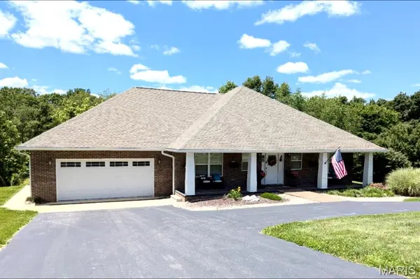 7912 Diamond Springs DR, Godfrey, IL 62035