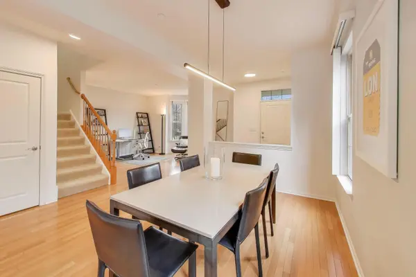 2567 Waterbury LN, Buffalo Grove, IL 60089