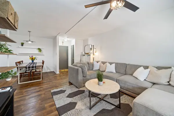 938 North BLVD #204, Oak Park, IL 60301
