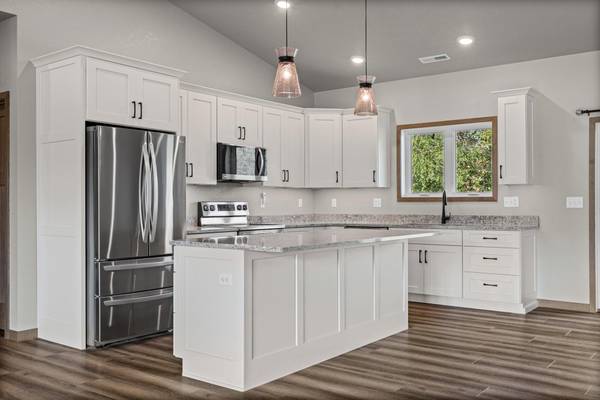 860 Bridle LN, La Crescent, MN 55947