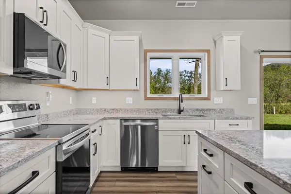 860 Bridle LN, La Crescent, MN 55947