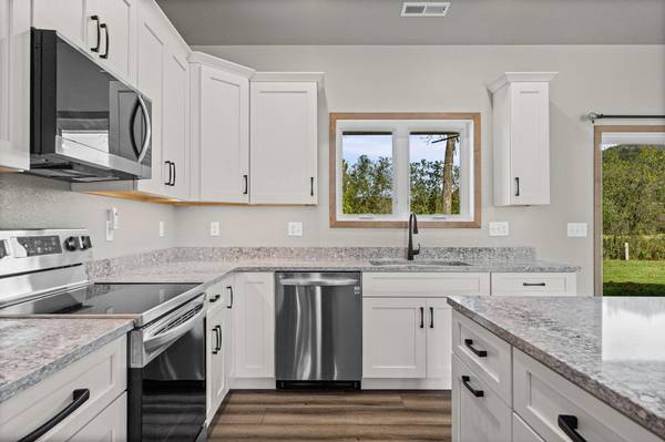 860 Bridle LN, La Crescent, MN 55947