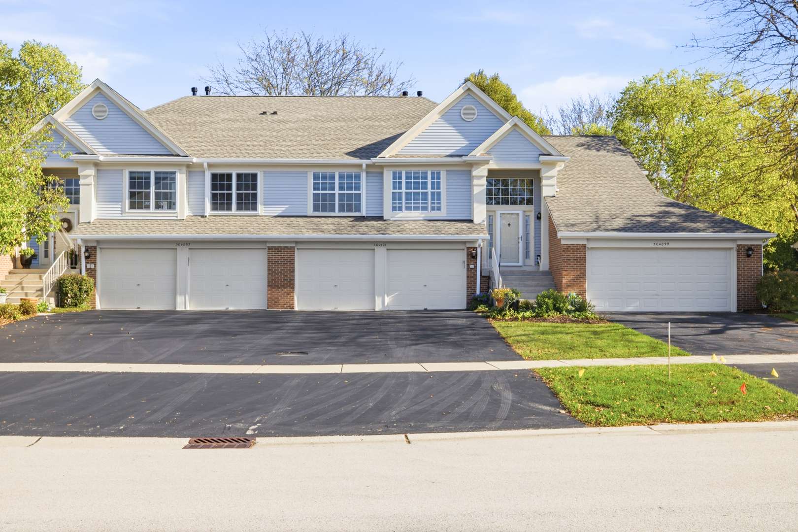 30W101 Willow LN #B, Warrenville, IL 60555