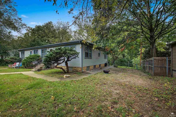 1916 Pierre ST, Manhattan, KS 66502