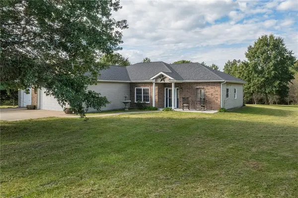 8041 NW Joe Montana DR, Cameron, MO 64429