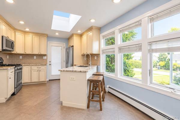 2452 Freeport ST, Wantagh, NY 11793