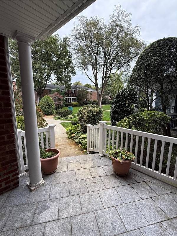 1213 E Broadway #B-25, Hewlett, NY 11557