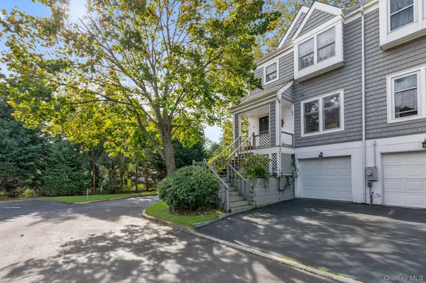 33 Sea Court LN, Port Jefferson, NY 11777