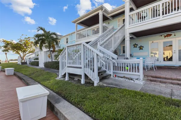 5202 BEACH DR SE #D, St Petersburg, FL 33705