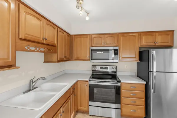 987 Carmel CT, Shoreview, MN 55126
