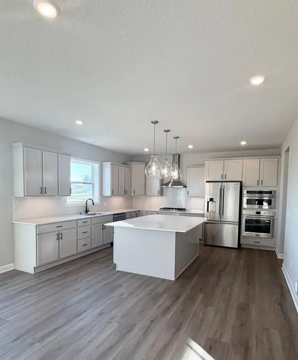 8633 Periwinkle BLVD, Woodbury, MN 55129