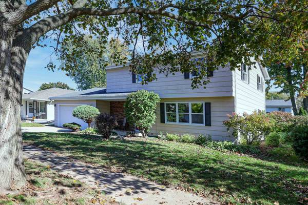 2524 HILLWOOD CT, Appleton, WI 54911