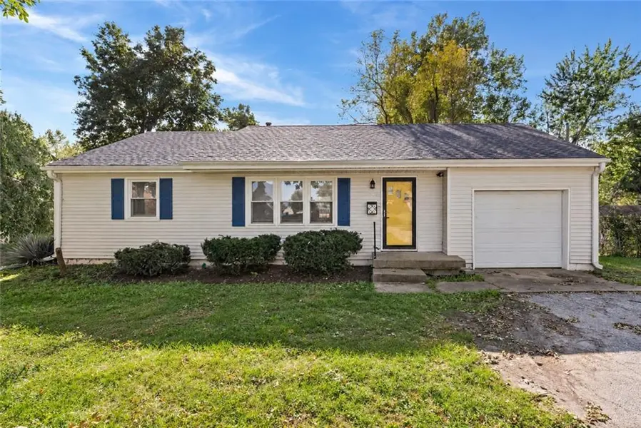2403 NE Shady Lane DR, Gladstone, MO 64118