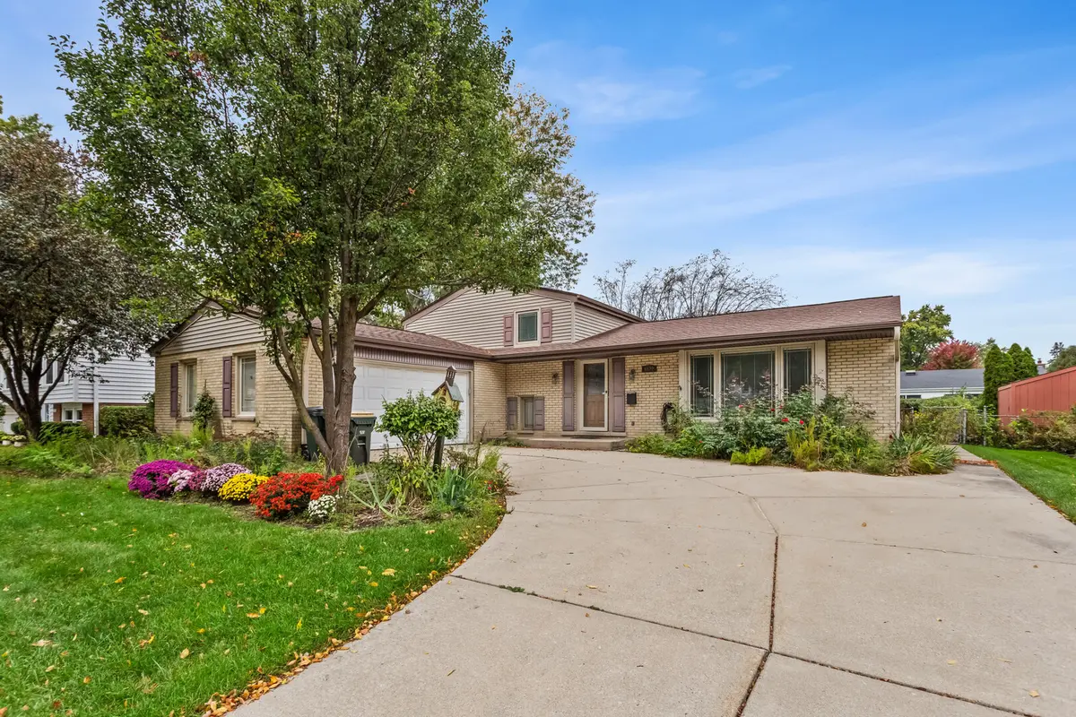 1622 S Surrey Ridge DR, Arlington Heights, IL 60005