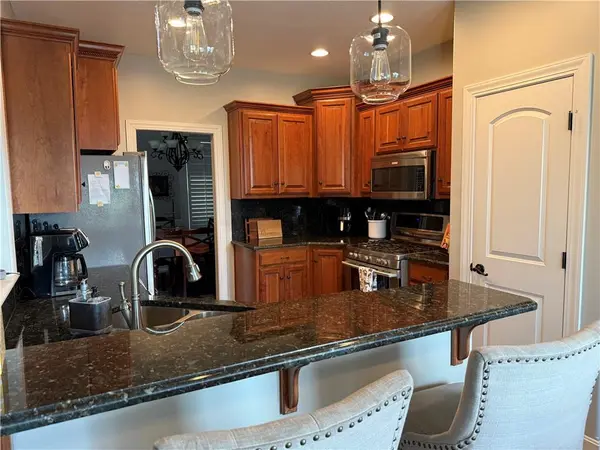 4816 S Lakewood DR, St Joseph, MO 64506