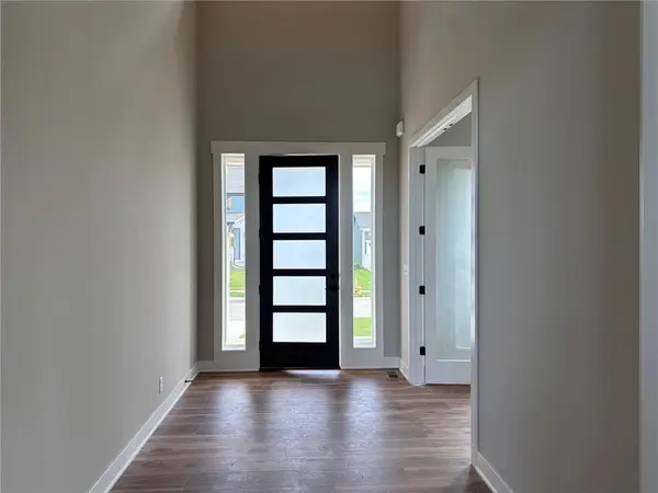 1816 SW Arbormist DR, Lee's Summit, MO 64082