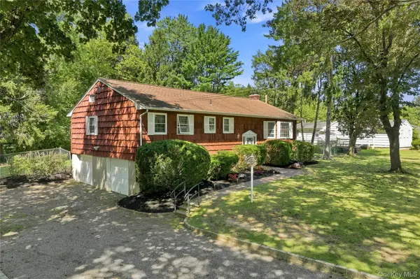 77 Whitson RD, Huntington Station, NY 11746