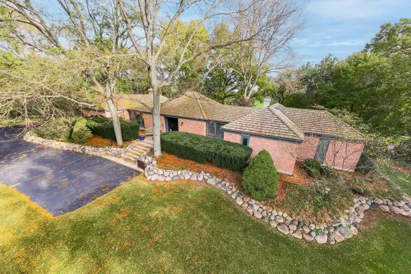 47 Little Cahill RD, Trout Valley, IL 60013