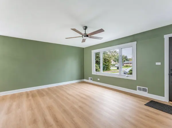 5905 Lee AVE, Downers Grove, IL 60516