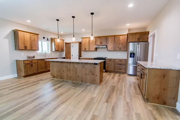 5574 E Cloud Street, Salina, KS 67401