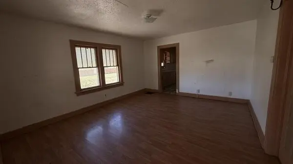 2009 W College ST, Springfield, MO 65806