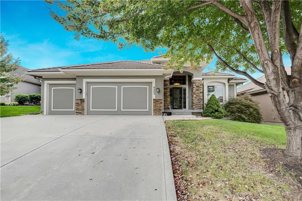 4323 NE Park Trails CT, Lee's Summit, MO 64064