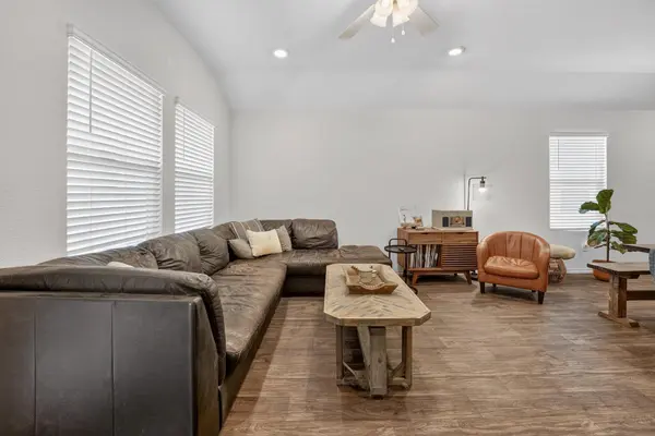 196 Harvest Creek DR, Uhland, TX 78640