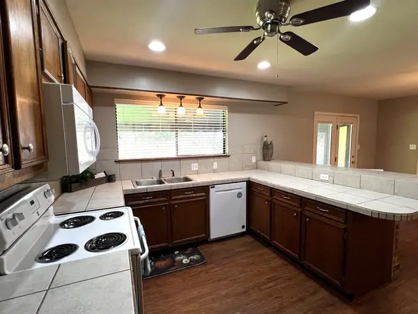 420 JACKSON ST, La Grange, TX 78945