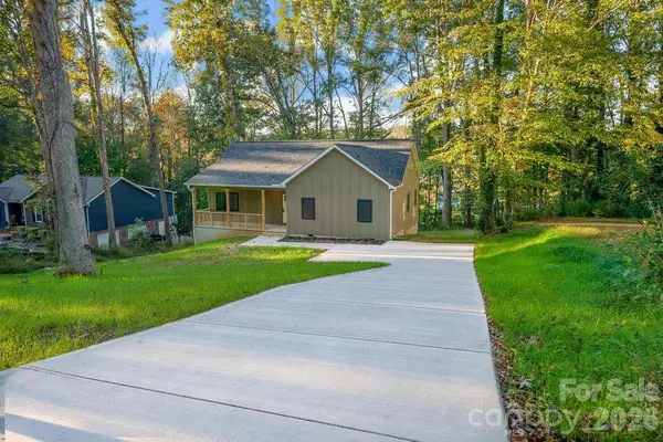 1520 Holly CT NW, Lenoir, NC 28645