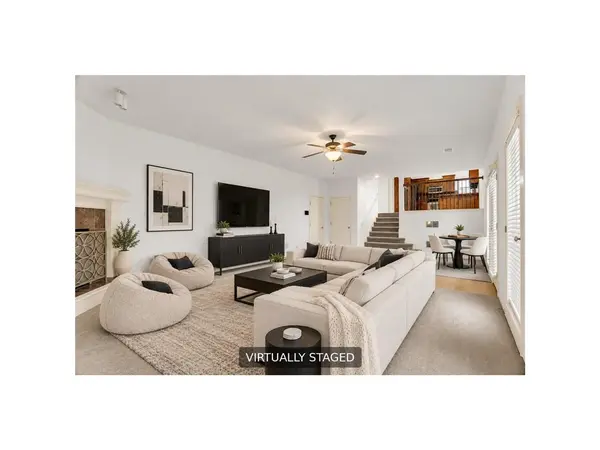 9015 N Essex DR, Kansas City, MO 64156