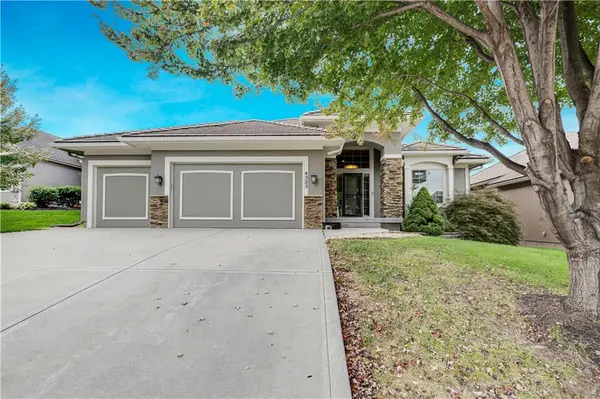 4323 NE Park Trails CT, Lee's Summit, MO 64064