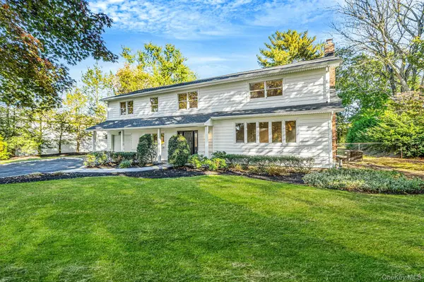 36 Delmar LN, Commack, NY 11725