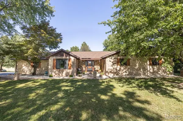 2001 Tiffany DR, Belleville, IL 62223