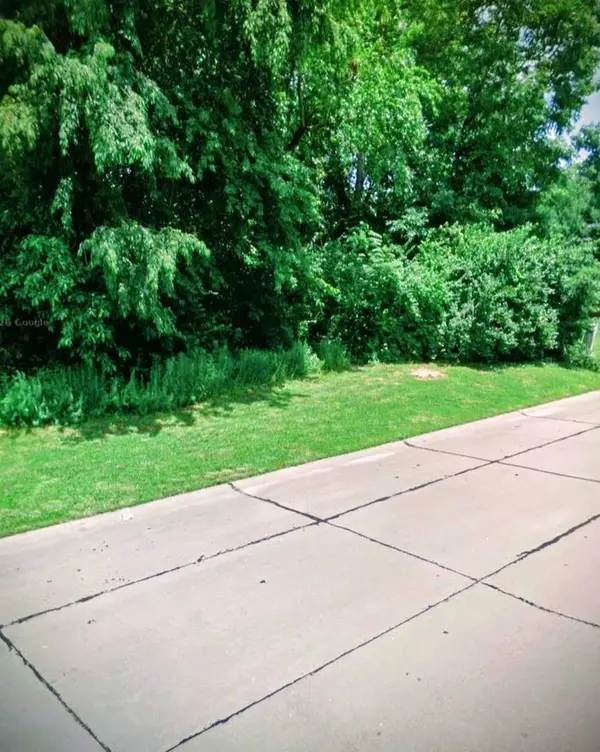 516 Springwood DR, Belleville, IL 62220