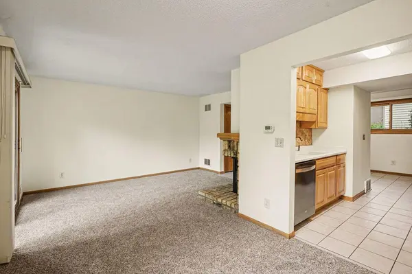 181 River Woods LN, Burnsville, MN 55337